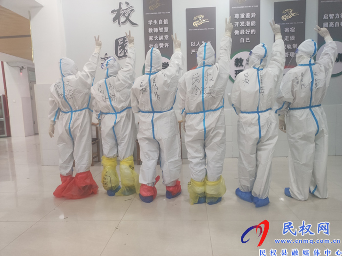民權(quán)縣衛(wèi)健委機(jī)關(guān)黨委書記、黨組成員、副主任孫濤到永城市慰問民權(quán)縣支援永城核酸采樣隊(duì)人員