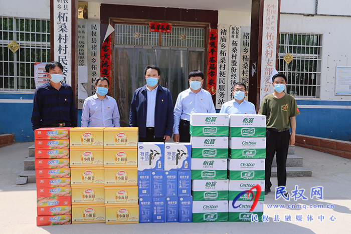 縣委常委、組織部長(zhǎng)王義彬慰問(wèn)戰(zhàn)“疫”一線黨員
