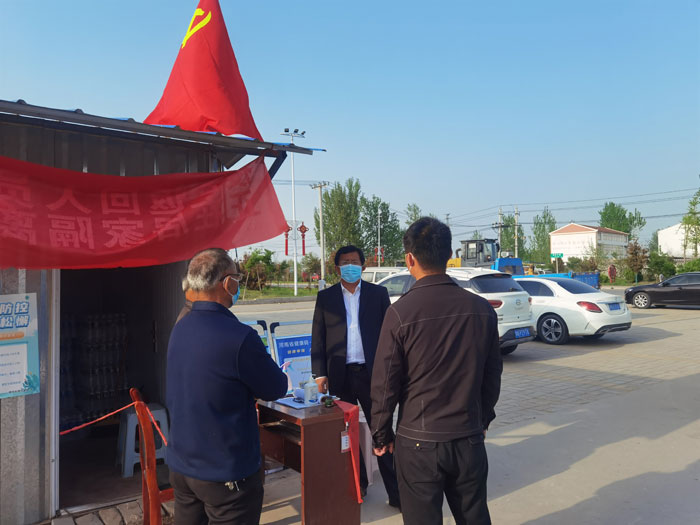 縣領導李君調研督導疫情防控服務點基礎設施配備情況