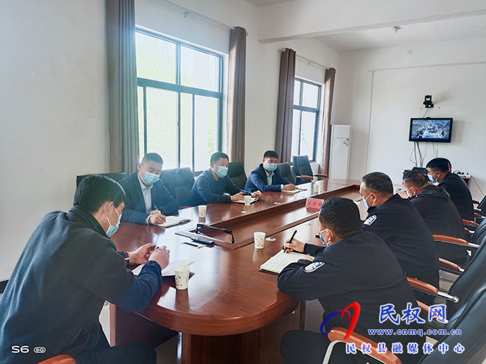 縣人大常委會副主任李新軍主持召開連霍高速花園卡點管控研判會