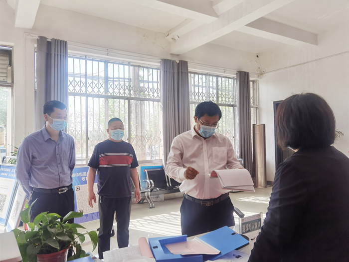 縣領導李君到南華街道辦事處督導疫情防控工作
