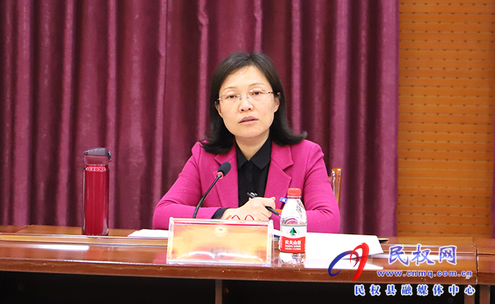 縣委副書記、縣長(zhǎng)王靜嫻參加縣政協(xié)工商聯(lián)組討論