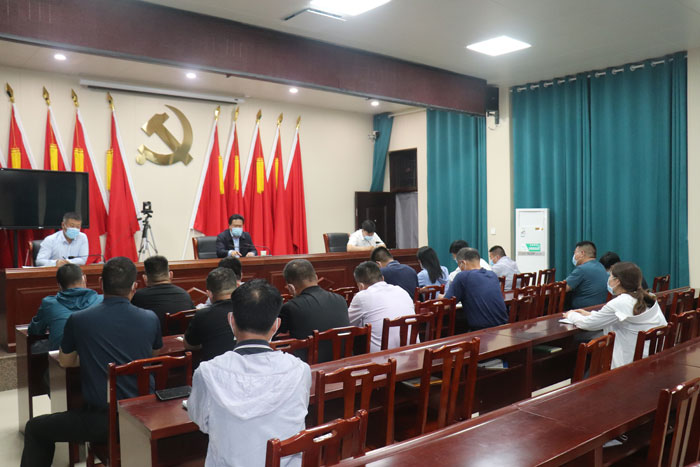 縣委常委、縣委辦公室主任吳杰到野崗鎮(zhèn)督導(dǎo)疫情防控工作