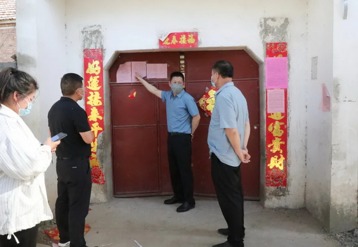 縣委常委、縣紀(jì)委書記、縣監(jiān)委主任冉燃暗訪督導(dǎo)疫情防控工作