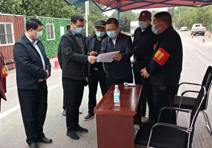 縣人大常委會副主任、衛(wèi)健委黨組書記朱繼兵督導(dǎo)疫情防控工作