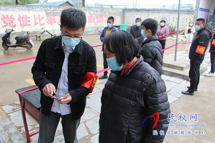 當先鋒，做表率！---民權(quán)縣褚廟鄉(xiāng)黨員先鋒勇?lián)? title=