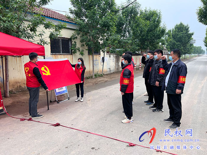 當先鋒，做表率！---民權(quán)縣褚廟鄉(xiāng)黨員先鋒勇?lián)? title=