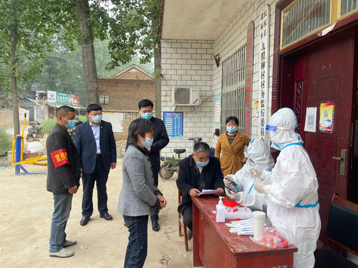 縣人大常委會副主任薛坤督導(dǎo)核酸檢測和疫情防控工作