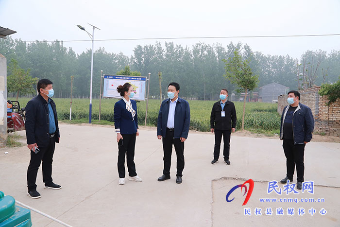 縣委常委、組織部長(zhǎng)王義彬督導(dǎo)核酸檢測(cè)工作