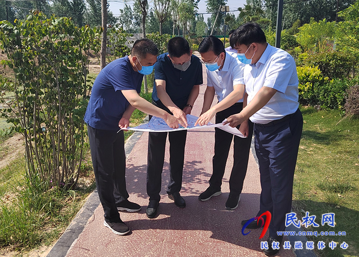 縣委常委、縣紀委書記、縣監(jiān)委主任冉燃到野崗鎮(zhèn)老通惠渠、壩窩分干開展巡河工作