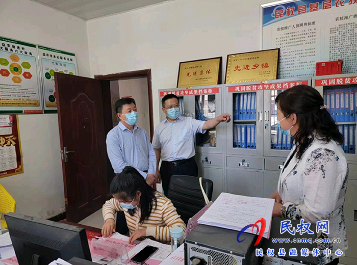 縣委常委、政法委書記陳鴻志到程莊鎮(zhèn)督導(dǎo)鞏固拓展脫貧攻堅同鄉(xiāng)村振興有效銜接、疫情防控及“三零”創(chuàng)建工作