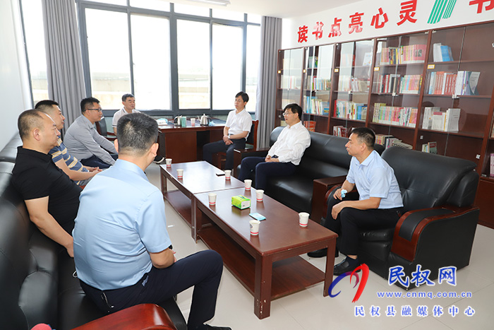 縣委書記張團結(jié)會見來民客商