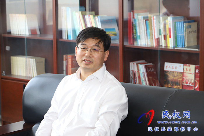 縣委書記張團結(jié)會見來民客商