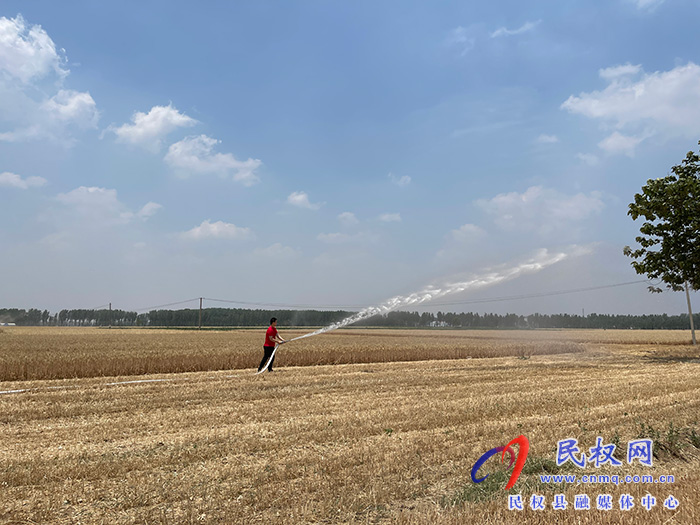 防患于未“燃”！——民權(quán)縣褚廟鄉(xiāng)開展防火應(yīng)急演練護(hù)航“三夏”安全生產(chǎn)