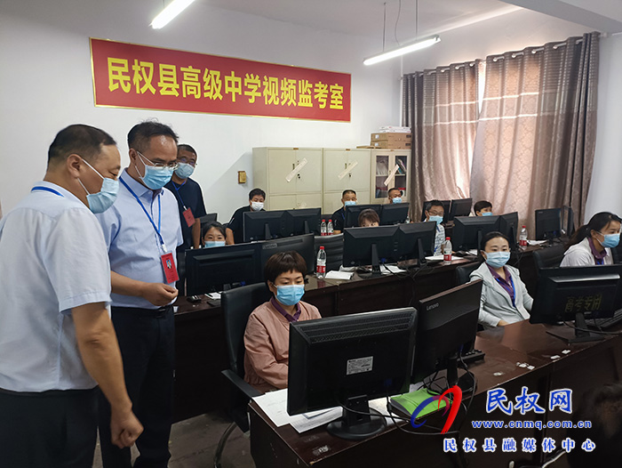 縣委常委、常務(wù)副縣長(zhǎng)王景義檢查高考工作