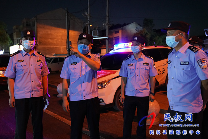 縣領(lǐng)導(dǎo)賈濤督導(dǎo)“消夏報警點”巡邏執(zhí)勤及社會面防控工作