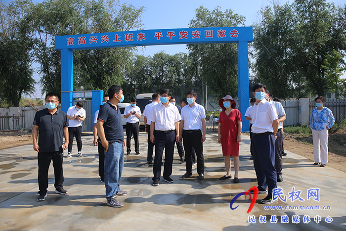 縣委書記張團(tuán)結(jié)調(diào)研工業(yè)重點(diǎn)項(xiàng)目建設(shè)情況