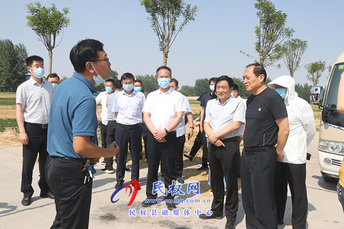 省農(nóng)業(yè)水價(jià)綜合改革工作調(diào)研組蒞民調(diào)研