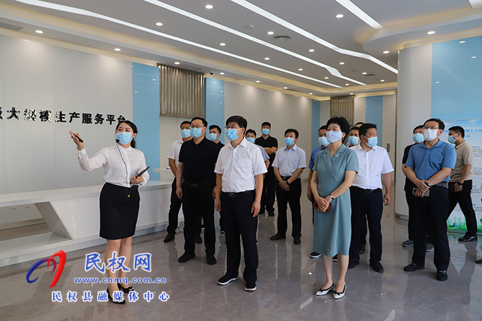 縣委書記張團(tuán)結(jié)、縣委副書記、縣長王靜嫻率黨政考察團(tuán)赴鄭州航空港經(jīng)濟(jì)綜合實驗區(qū)考察學(xué)習(xí)