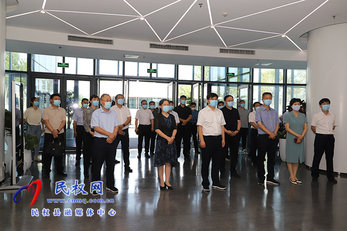 縣委書記張團(tuán)結(jié)、縣委副書記、縣長王靜嫻率黨政考察團(tuán)赴鄭州航空港經(jīng)濟(jì)綜合實驗區(qū)考察學(xué)習(xí)