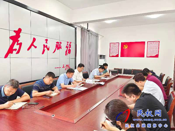 縣領(lǐng)導(dǎo)李君主持召開南華街道辦事處全體干部會(huì)議