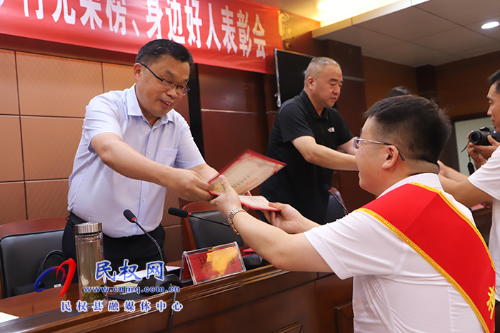 我縣召開(kāi)榮獲2021年度省市級(jí)道德模范、鄉(xiāng)村光榮榜、身邊好人表彰會(huì)