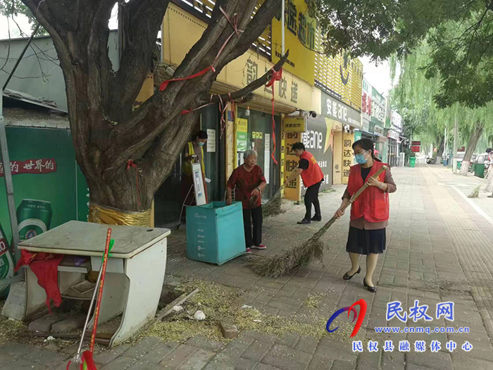 縣委副書記、縣長(zhǎng)王靜嫻參加義務(wù)勞動(dòng)