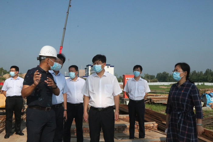 縣委書記張團結(jié)調(diào)研重點招商項目及城建項目建設(shè)情況