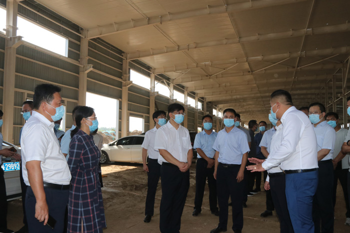縣委書記張團結(jié)調(diào)研重點招商項目及城建項目建設(shè)情況