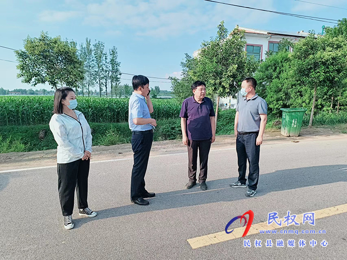 縣領(lǐng)導陳進領(lǐng)到老顏集鄉(xiāng)督導疫情防控工作