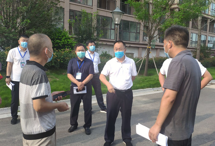 縣領導周明河、李衛(wèi)政暗訪督導主城區(qū)疫情防控社會面管控工作