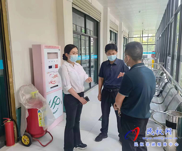 副縣長朱琳會同市人民醫(yī)院專家組深入隔離點、醫(yī)療單位指導工作