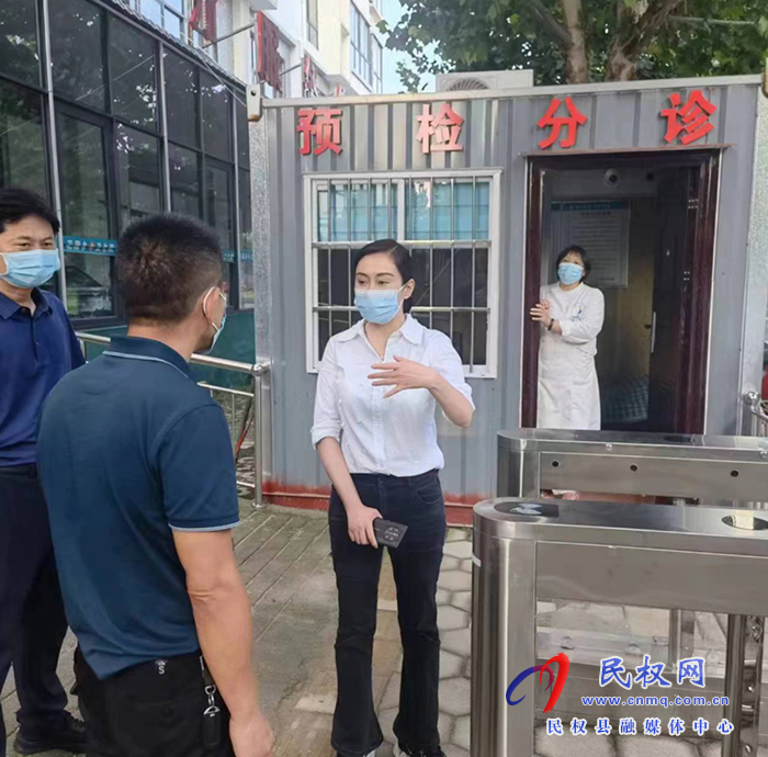 副縣長朱琳會同市人民醫(yī)院專家組深入隔離點、醫(yī)療單位指導工作