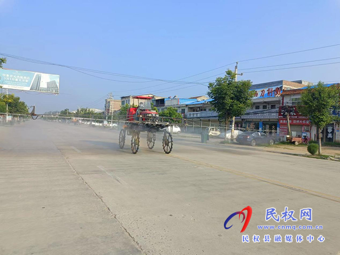 程莊鎮(zhèn)集鎮(zhèn)區(qū)運(yùn)用“無(wú)人機(jī)”助力消殺工作