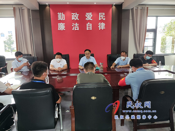 縣委副書記栗團(tuán)結(jié)暗訪老城區(qū)社會(huì)面管控工作