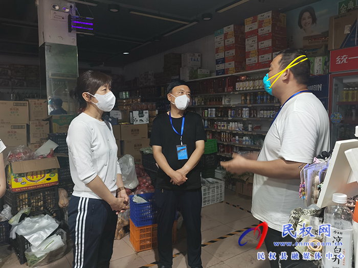 縣領(lǐng)導(dǎo)于茜督查保供單位物資配送和貨源情況