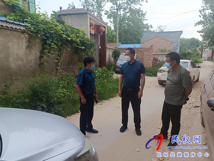 縣委常委、常務(wù)副縣長(zhǎng)王景義到北關(guān)鎮(zhèn)移動(dòng)方艙核酸檢測(cè)點(diǎn)查看樣本運(yùn)送、收集、存儲(chǔ)和檢測(cè)情況