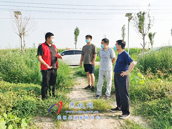 縣領(lǐng)導(dǎo)李新軍、馬德偉到花園鄉(xiāng)調(diào)研農(nóng)業(yè)復(fù)產(chǎn)和疫情防控工作