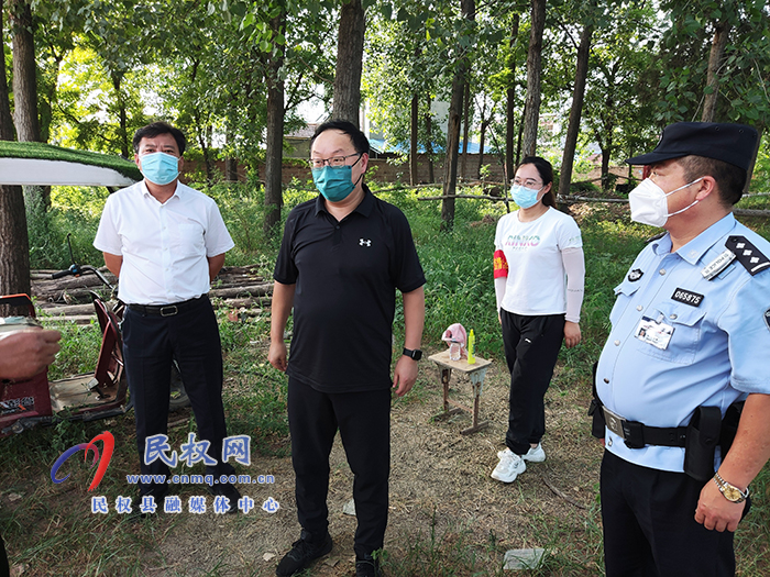 縣領(lǐng)導(dǎo)栗團(tuán)結(jié)調(diào)研縣界卡點(diǎn)設(shè)置和復(fù)工復(fù)產(chǎn)工作