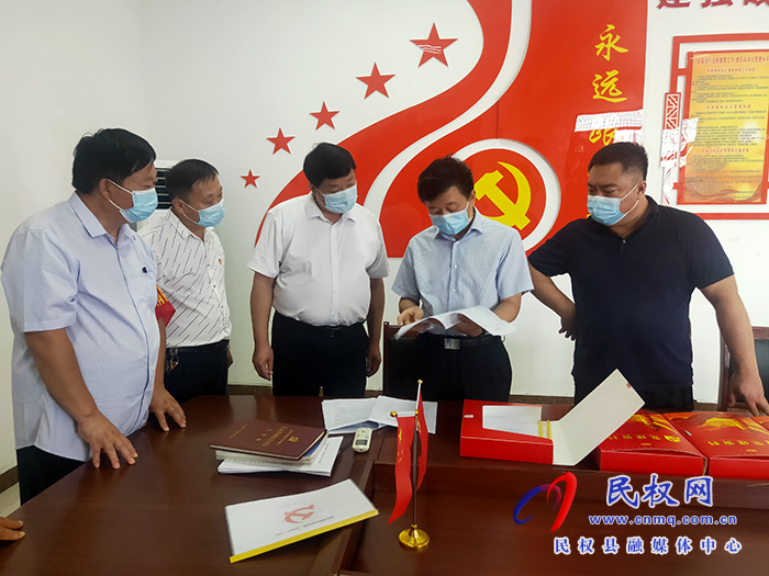 縣委常委、政法委書記陳鴻志到程莊鎮(zhèn)督導(dǎo)“五星”支部創(chuàng)建工作
