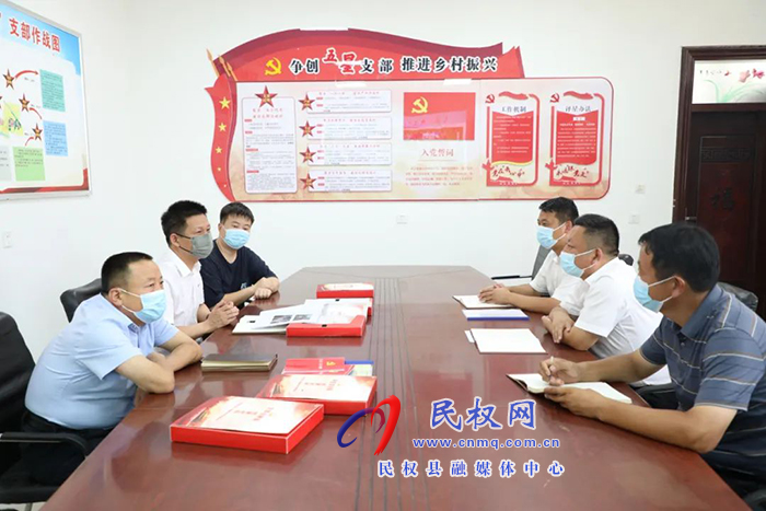 縣委常委、縣紀(jì)委書記、縣監(jiān)委主任冉燃到人和鎮(zhèn)西屯村調(diào)研督導(dǎo)“五星”支部創(chuàng)建工作