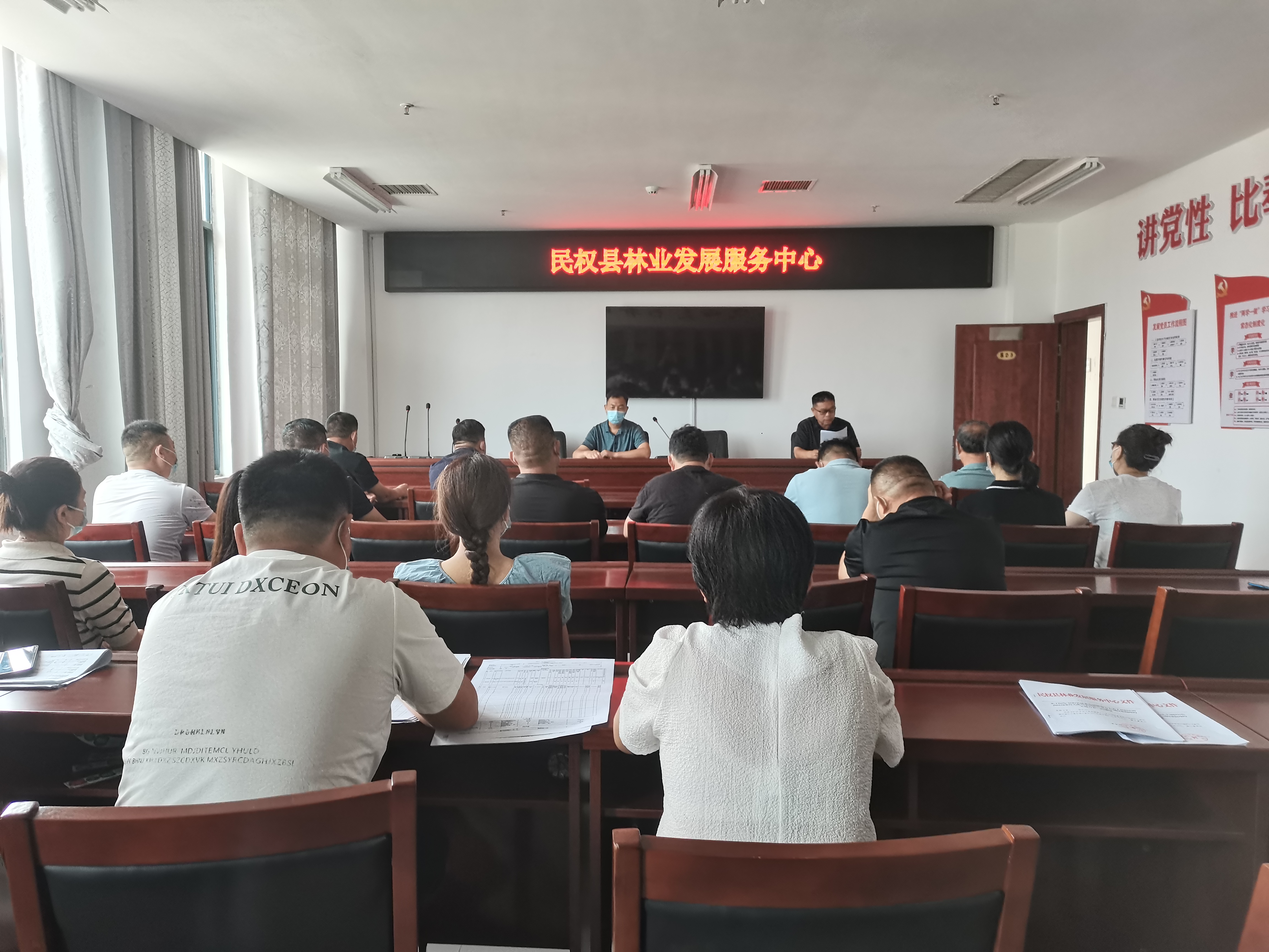 縣林業(yè)發(fā)展服務(wù)中心組織全體人員召開“大反思、大排查、大整改、大培訓(xùn)”疫情復(fù)盤總結(jié)活動(dòng)動(dòng)員部署會(huì)
