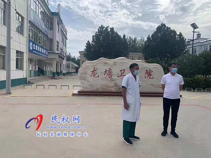 縣領(lǐng)導(dǎo)朱繼兵查看方艙實驗室檢測能力等情況