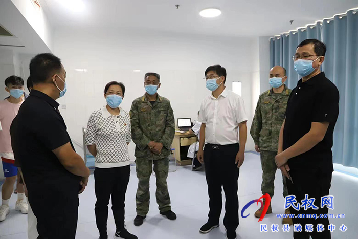 縣委書記、人武部黨委第一書記張團(tuán)結(jié)檢查指導(dǎo)2022年征兵體檢工作