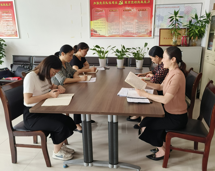 縣婦聯(lián)黨組理論學(xué)習(xí)中心組集中學(xué)習(xí)《習(xí)近平談治國(guó)理政》第四卷相關(guān)章節(jié)