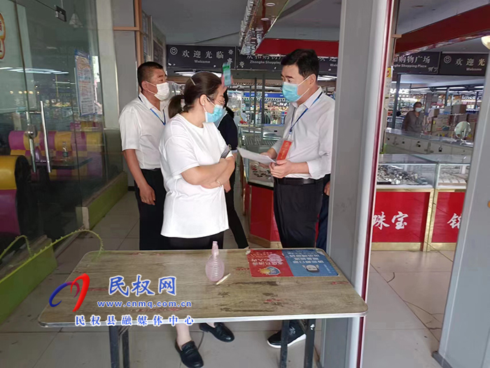 縣人大常委會開展疫情防控佩戴口罩和使用場所碼落實情況督促檢查