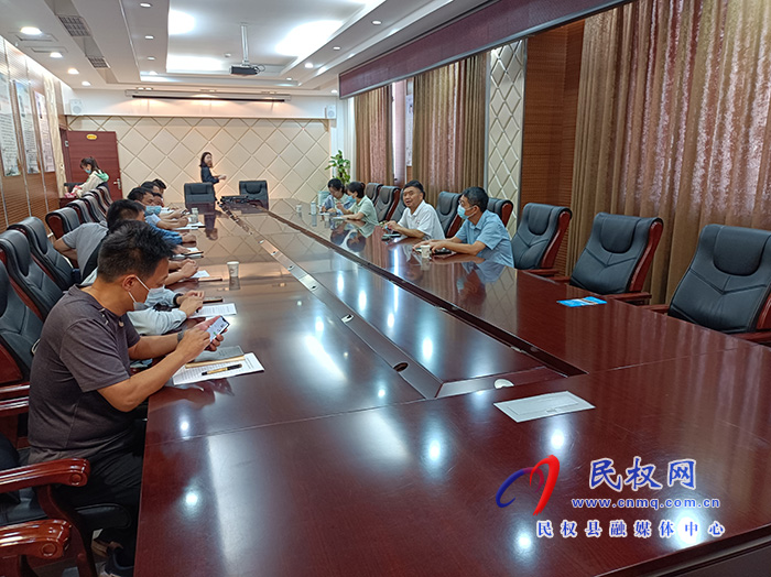 商丘日?qǐng)?bào)社民權(quán)采訪(fǎng)團(tuán)到我縣高新區(qū)采風(fēng)