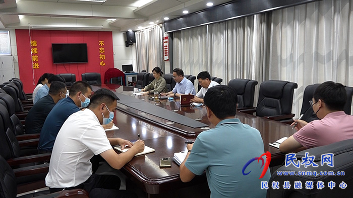 縣委常委、常務(wù)副縣長王景義查看全國文明城市創(chuàng)建工作