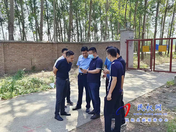 縣人大常委會副主任薛坤查看項目選址
