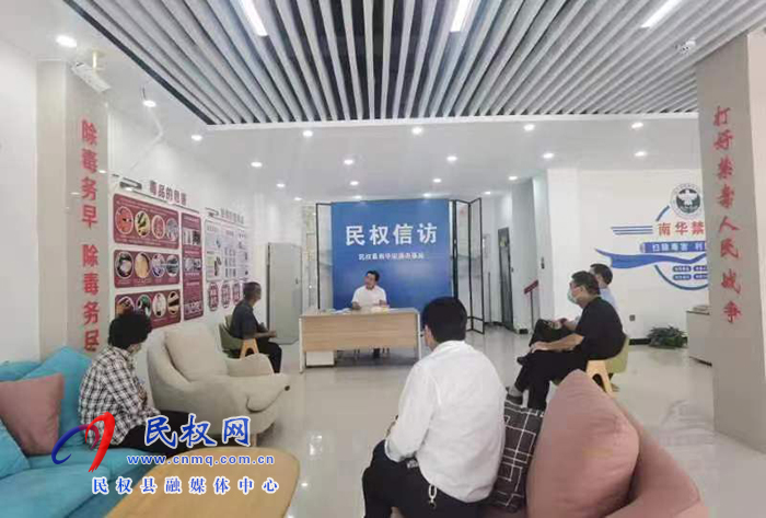 縣領(lǐng)導(dǎo)李君接訪“面對(duì)面”傾聽民意